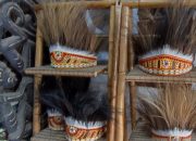 Hasil Kerajinan Topi Mahkota Papua semakin Diminati Pembeli